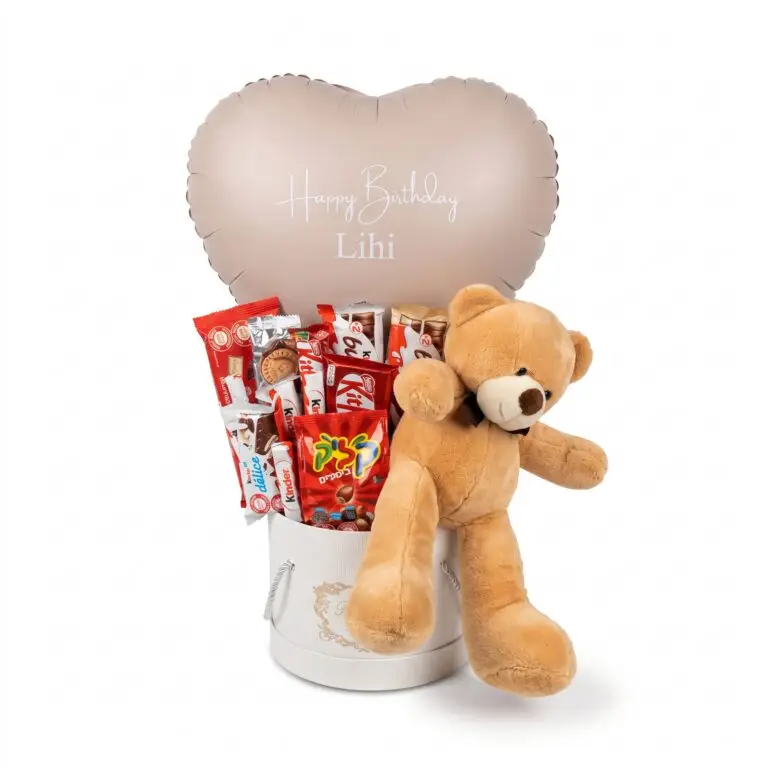 Teddy Love על רקע לבן